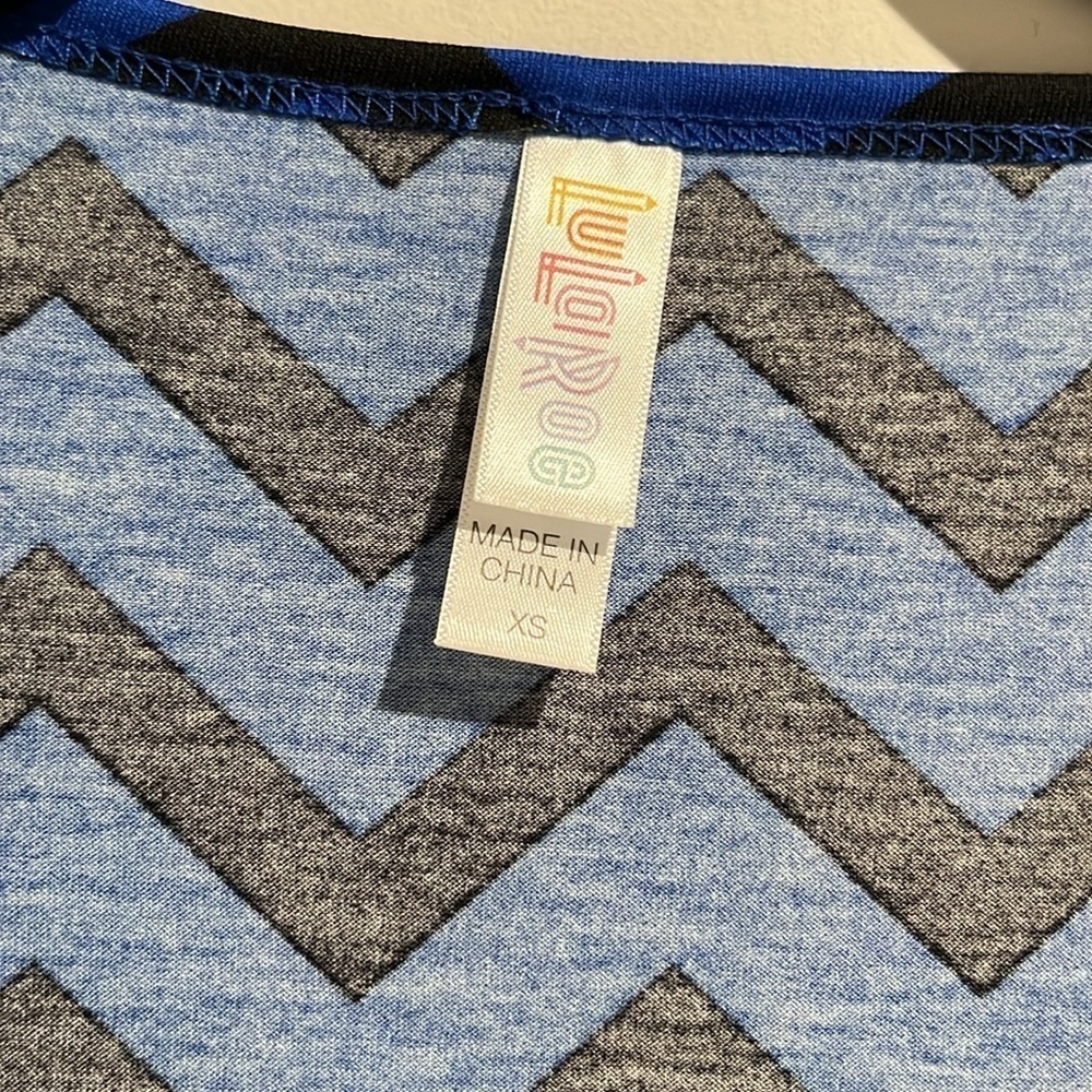 Lularoe blue black chevron top. Size XS. NWT. - Picture 4 of 6